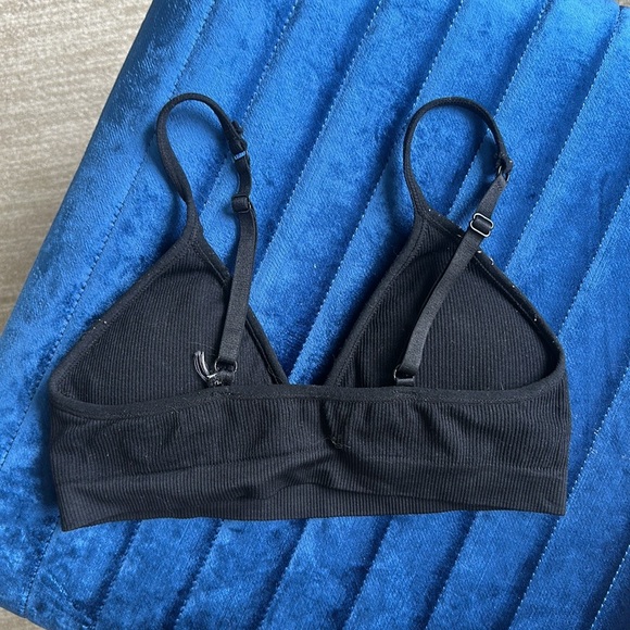 stretchy black basic bralette (OS) - Picture 2 of 2